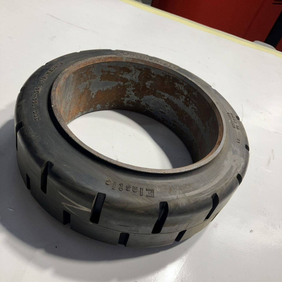 2X Continental 300-100-203 grip tyres - إطارات - معدات المناولة: صورة 2 2X Continental 300-100-203 grip tyres - إطارات - معدات المناولة: صورة 2