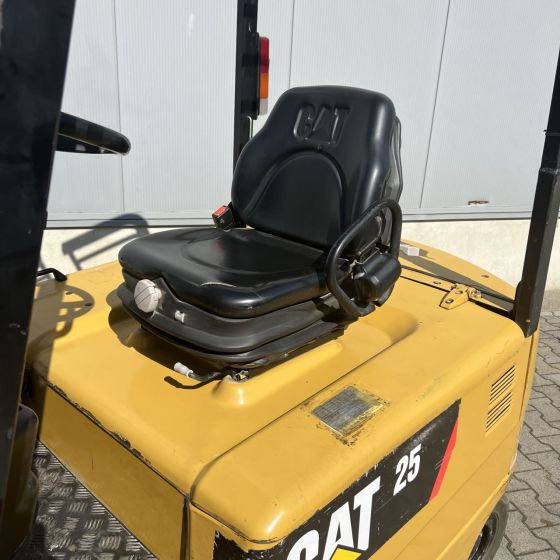 Caterpillar EP25K-PAC - رافعة شوكية كهربائية: صورة 5 Caterpillar EP25K-PAC - رافعة شوكية كهربائية: صورة 5