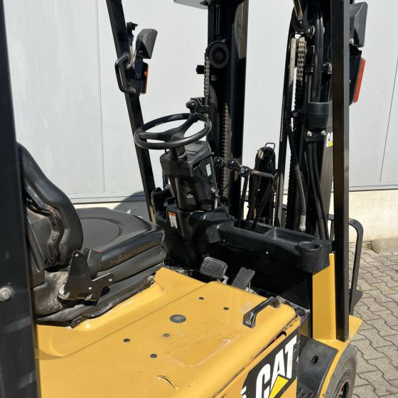 Caterpillar EP25K-PAC - رافعة شوكية كهربائية: صورة 3 Caterpillar EP25K-PAC - رافعة شوكية كهربائية: صورة 3
