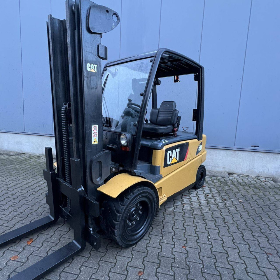 Caterpillar EP50 - رافعة شوكية كهربائية: صورة 1 Caterpillar EP50 - رافعة شوكية كهربائية: صورة 1