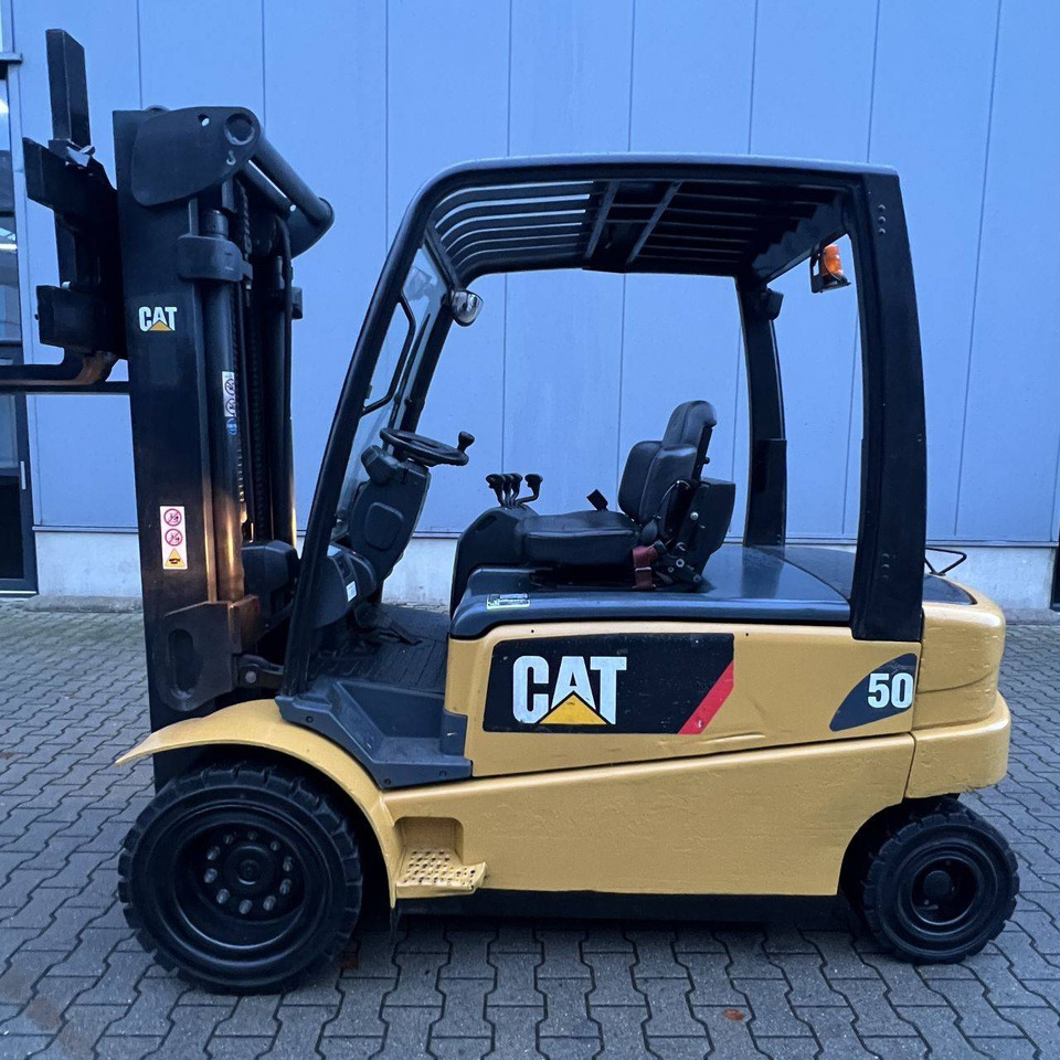 Caterpillar EP50 - رافعة شوكية كهربائية: صورة 2 Caterpillar EP50 - رافعة شوكية كهربائية: صورة 2
