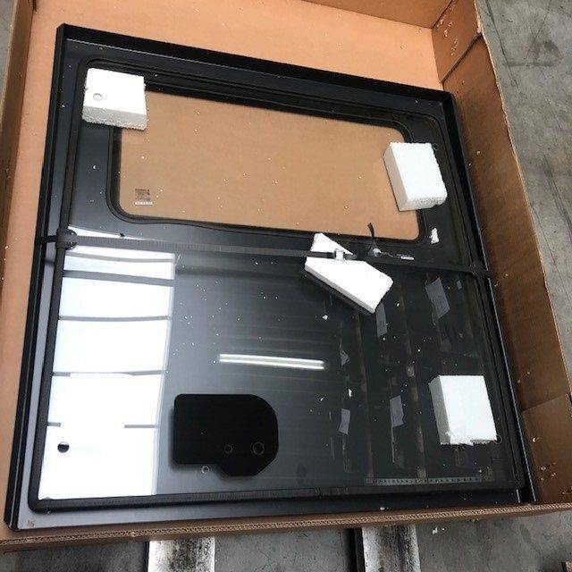 FRONT + ROOF PANEL FOR KOMATSU - نافذة و قطع الغيار - معدات المناولة: صورة 3 FRONT + ROOF PANEL FOR KOMATSU - نافذة و قطع الغيار - معدات المناولة: صورة 3