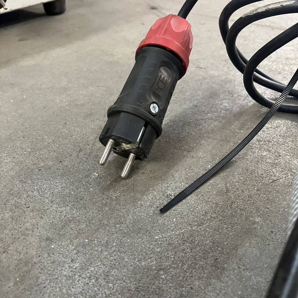 Hoppecke E230 G24/65 B-F15FS Trak power Optimal Charge (4) - قطع غيار - معدات المناولة: صورة 4 Hoppecke E230 G24/65 B-F15FS Trak power Optimal Charge (4) - قطع غيار - معدات المناولة: صورة 4