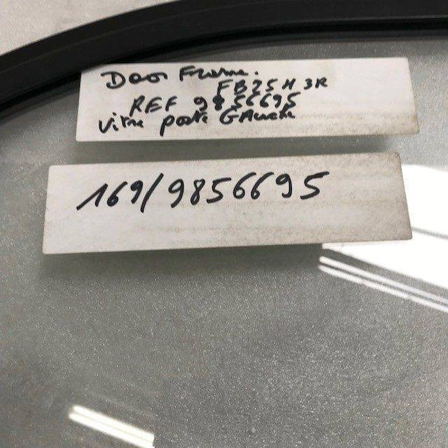 Left Door Frame for Komatsu - نافذة و قطع الغيار - معدات المناولة: صورة 3 Left Door Frame for Komatsu - نافذة و قطع الغيار - معدات المناولة: صورة 3