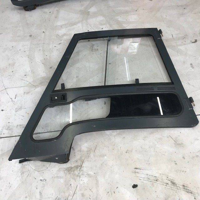Left door for Linde series 387 - باب و قطع الغيار - معدات المناولة: صورة 1 Left door for Linde series 387 - باب و قطع الغيار - معدات المناولة: صورة 1