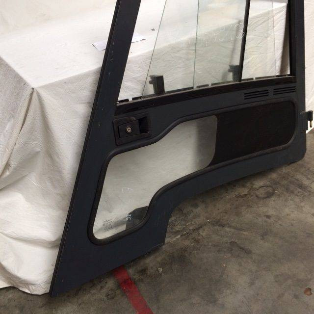 Left door for Linde series 387 - باب و قطع الغيار - معدات المناولة: صورة 4 Left door for Linde series 387 - باب و قطع الغيار - معدات المناولة: صورة 4