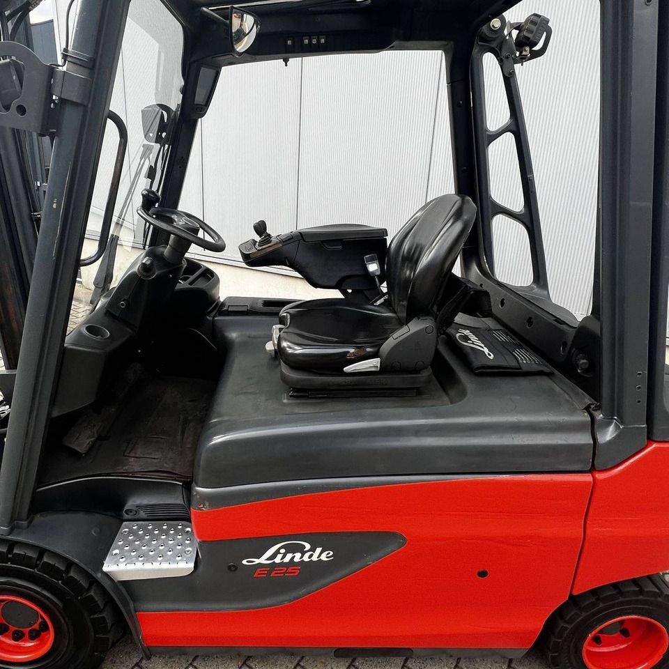 Linde E25L (387) - رافعة شوكية كهربائية: صورة 4 Linde E25L (387) - رافعة شوكية كهربائية: صورة 4