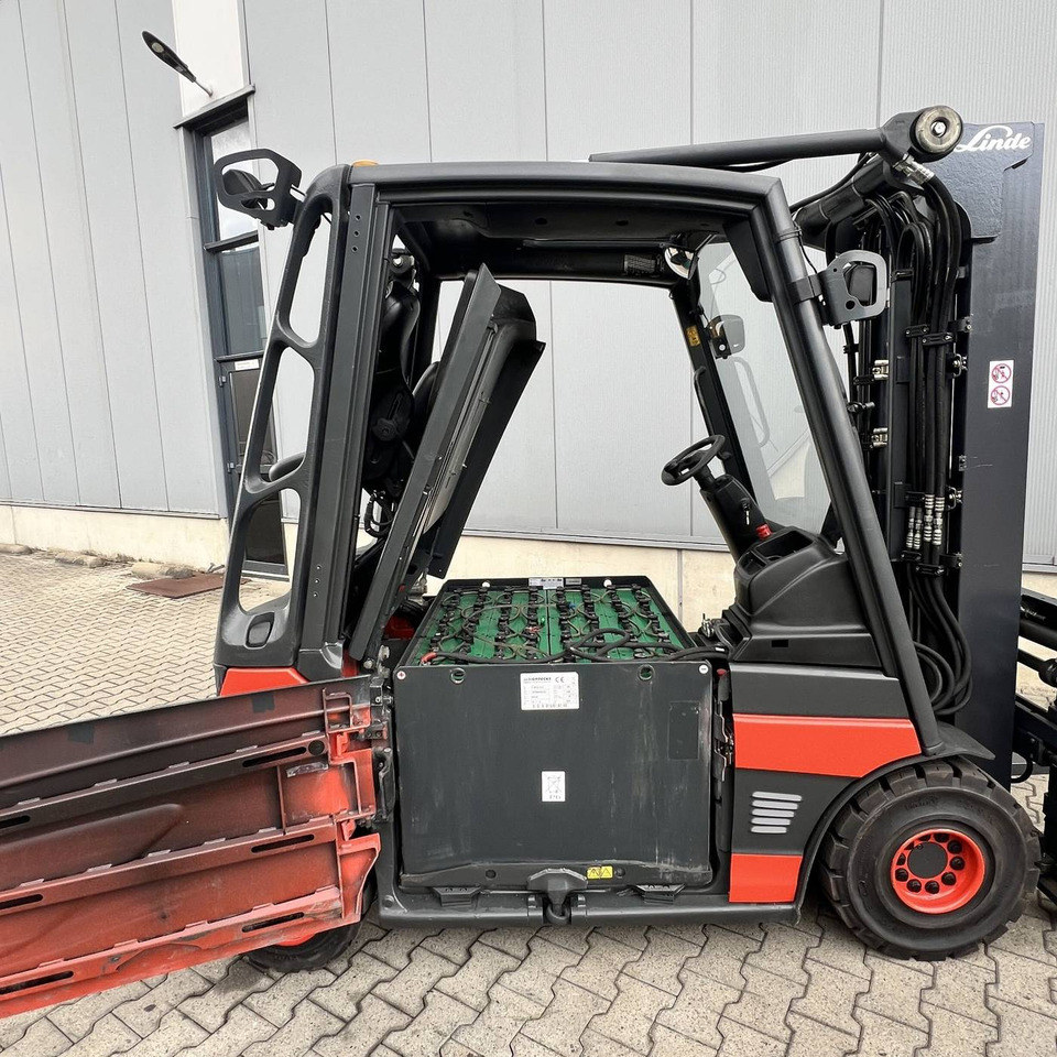 رافعة شوكية كهربائية Linde E25L (387): صورة 8