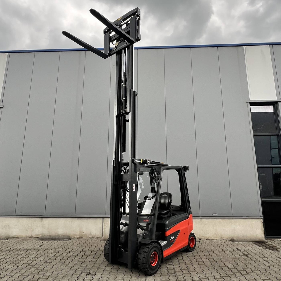 رافعة شوكية كهربائية Linde E25L (387): صورة 20