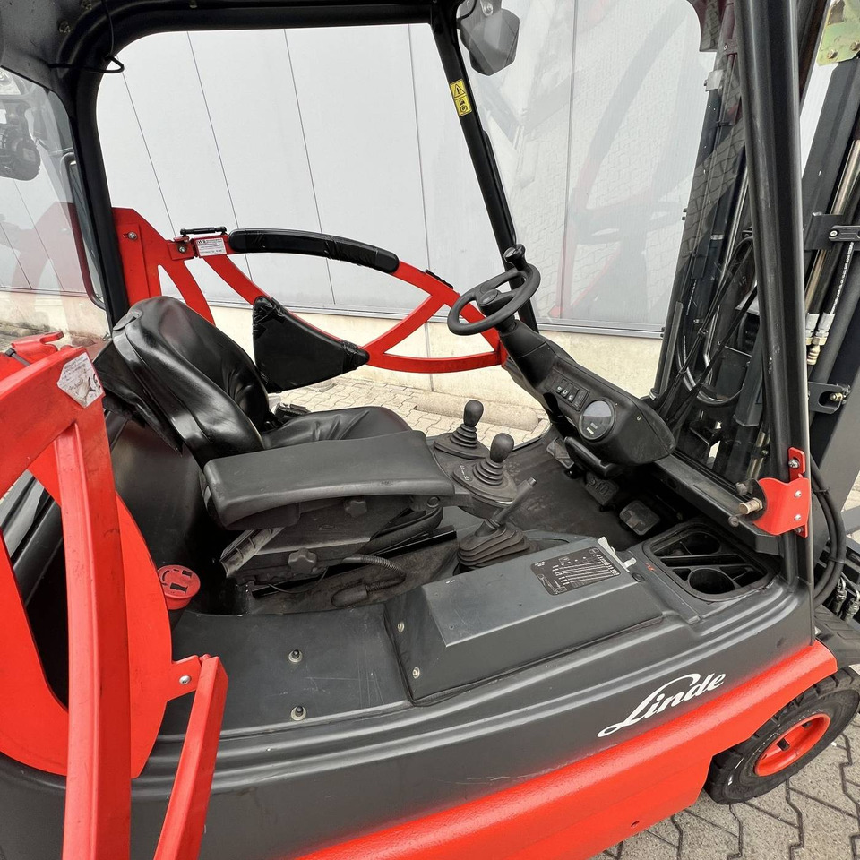 Linde E25S (336-03) - رافعة شوكية كهربائية: صورة 4 Linde E25S (336-03) - رافعة شوكية كهربائية: صورة 4