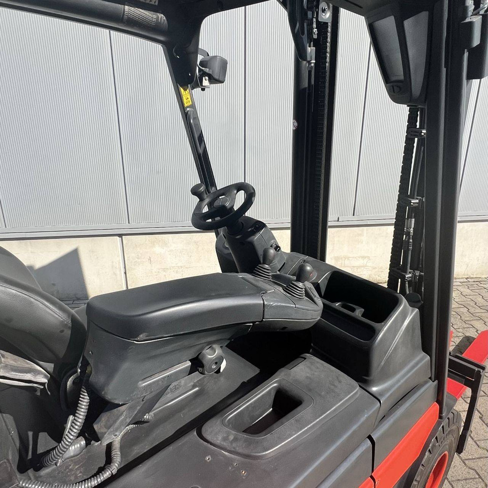 Linde E30 (387) - رافعة شوكية كهربائية: صورة 3 Linde E30 (387) - رافعة شوكية كهربائية: صورة 3