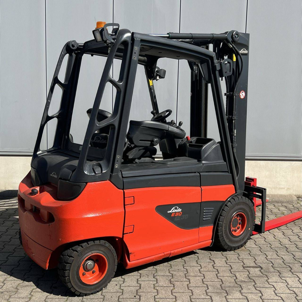 Linde E30 (387) - رافعة شوكية كهربائية: صورة 2 Linde E30 (387) - رافعة شوكية كهربائية: صورة 2