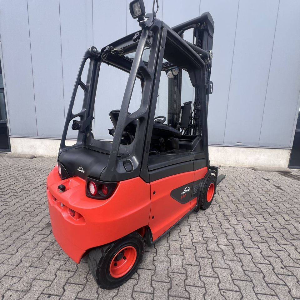Linde E30 (387) - رافعة شوكية كهربائية: صورة 2 Linde E30 (387) - رافعة شوكية كهربائية: صورة 2