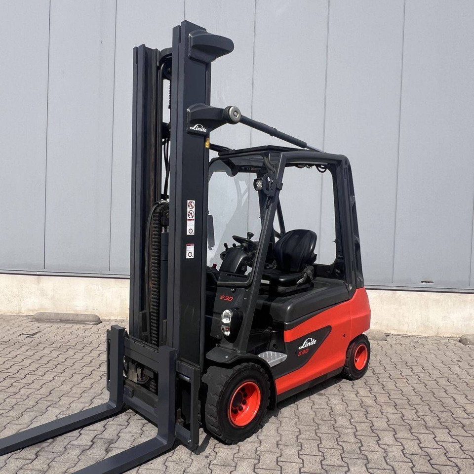 Linde E30 (387) - رافعة شوكية كهربائية: صورة 1 Linde E30 (387) - رافعة شوكية كهربائية: صورة 1