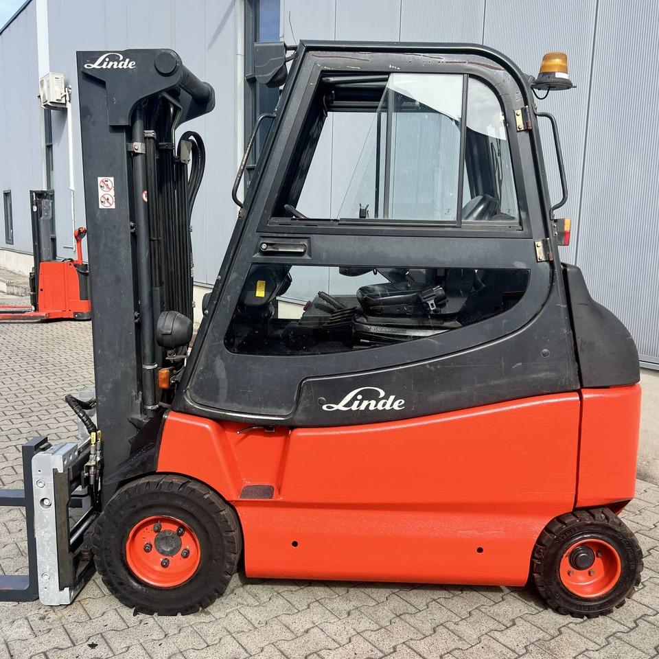 Linde E30-600S (336-03) - رافعة شوكية كهربائية: صورة 2 Linde E30-600S (336-03) - رافعة شوكية كهربائية: صورة 2