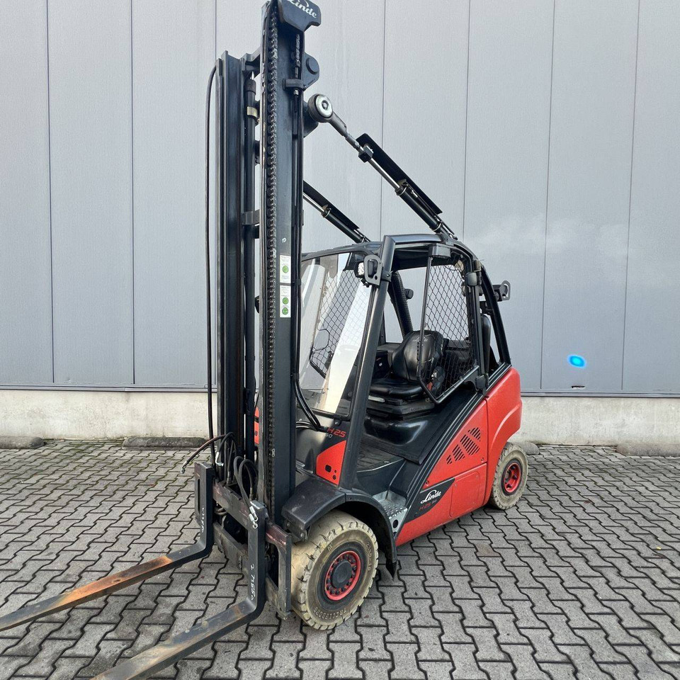 Linde H25T-02 (393) EVO - رافعة شوكية تعمل بالغاز: صورة 1 Linde H25T-02 (393) EVO - رافعة شوكية تعمل بالغاز: صورة 1