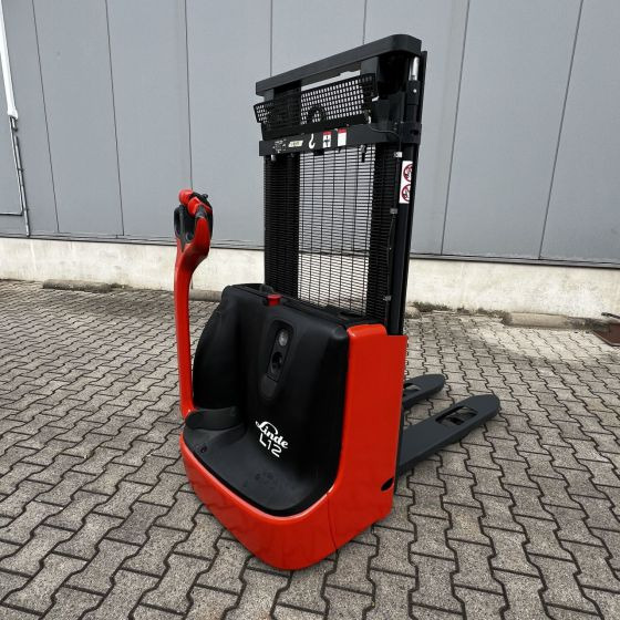 Linde L12 (1172) - آلة التكديس: صورة 1 Linde L12 (1172) - آلة التكديس: صورة 1