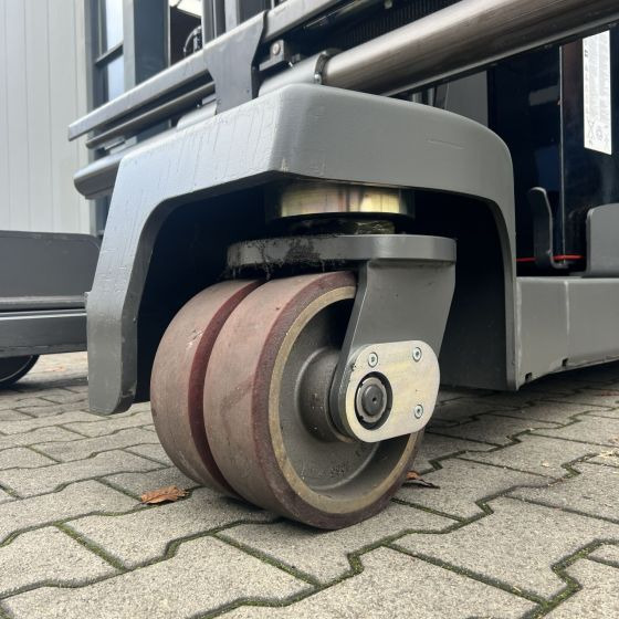 Linde R20F - شاحنة مناولة بأربعة اتجاهات: صورة 5 Linde R20F - شاحنة مناولة بأربعة اتجاهات: صورة 5