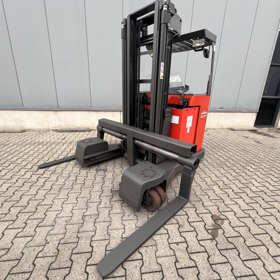 Linde R25F - شاحنة مناولة بأربعة اتجاهات: صورة 4 Linde R25F - شاحنة مناولة بأربعة اتجاهات: صورة 4