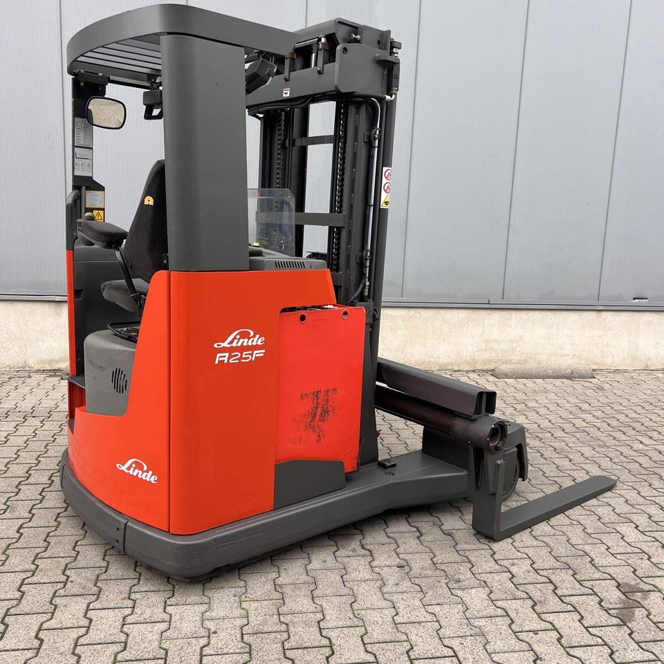 Linde R25F - شاحنة مناولة بأربعة اتجاهات: صورة 1 Linde R25F - شاحنة مناولة بأربعة اتجاهات: صورة 1