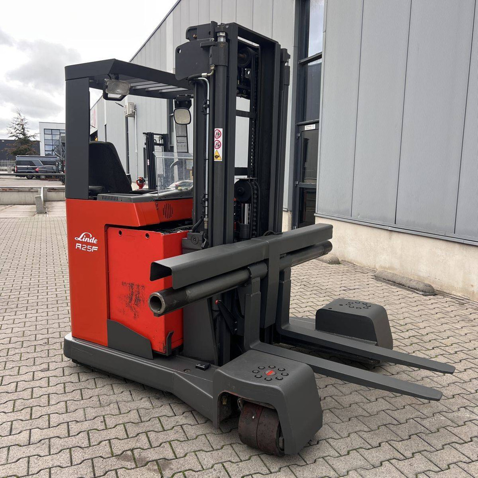 Linde R25F - شاحنة مناولة بأربعة اتجاهات: صورة 3 Linde R25F - شاحنة مناولة بأربعة اتجاهات: صورة 3
