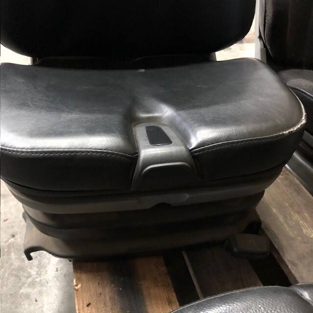 Seat for Linde 1120 series - مقعد - معدات المناولة: صورة 2 Seat for Linde 1120 series - مقعد - معدات المناولة: صورة 2