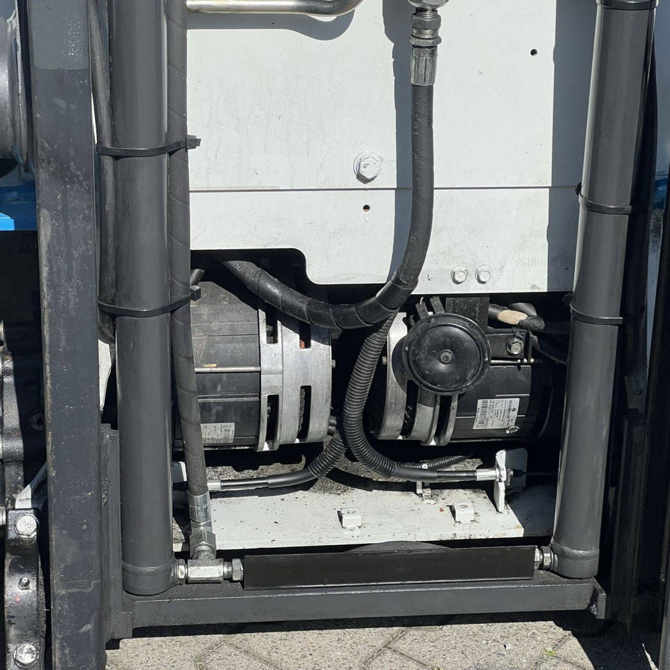 رافعة شوكية كهربائية Unicarriers AG1N1L16Q: صورة 16