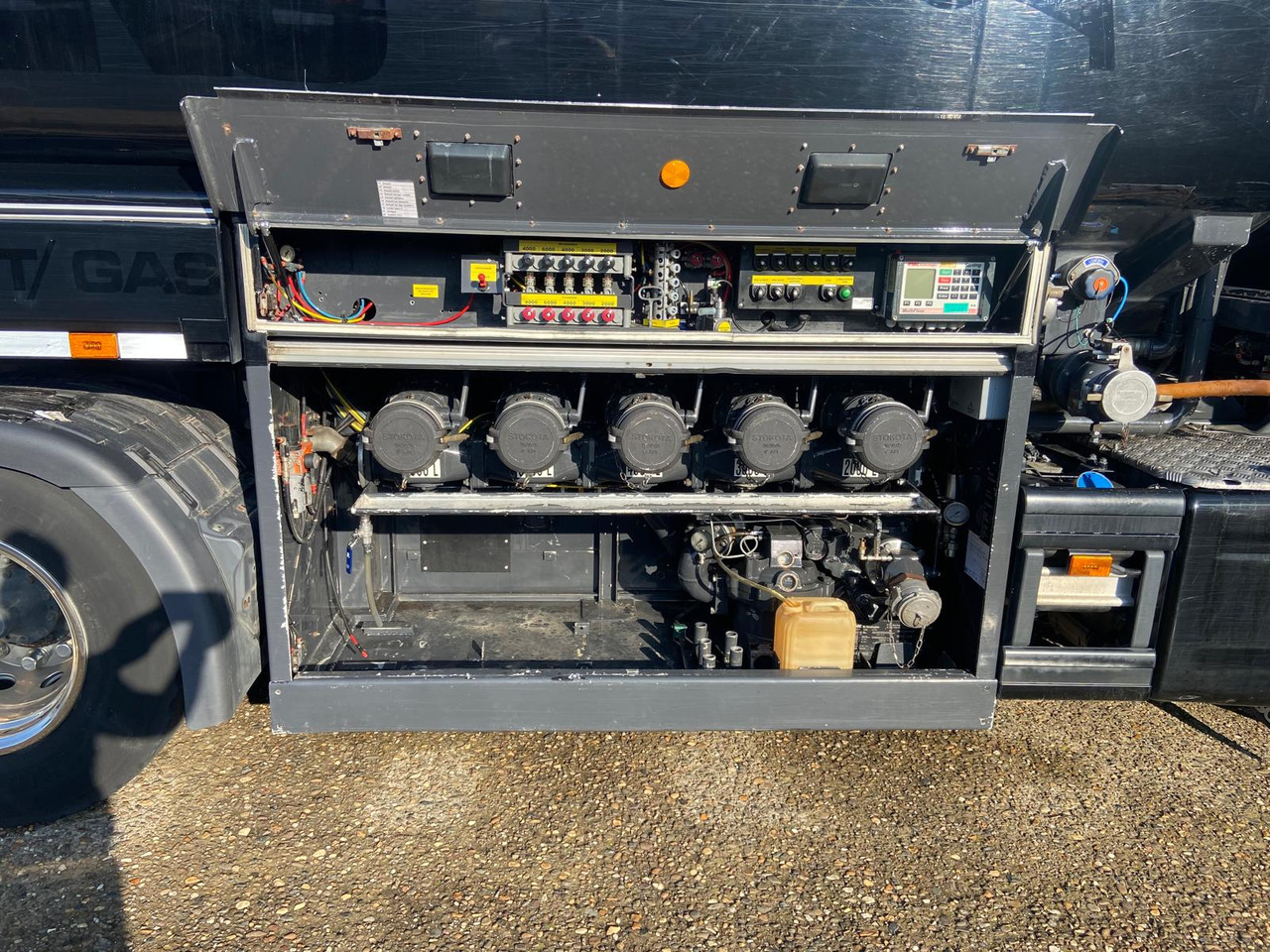 SCANIA P410 - شاحنة صهريج: صورة 3 SCANIA P410 - شاحنة صهريج: صورة 3