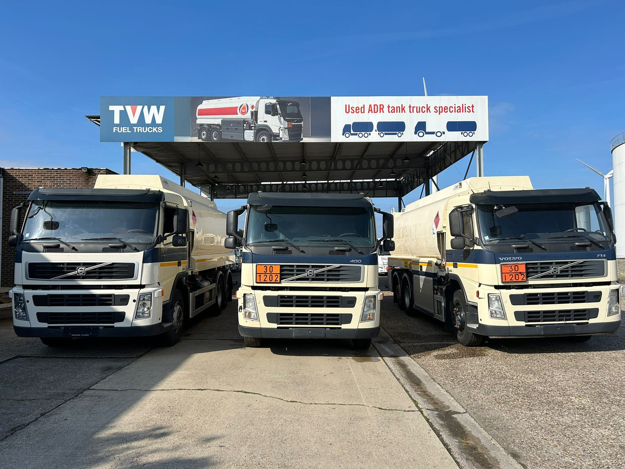 VOLVO FM (lot of 3) - شاحنة صهريج: صورة 2 VOLVO FM (lot of 3) - شاحنة صهريج: صورة 2