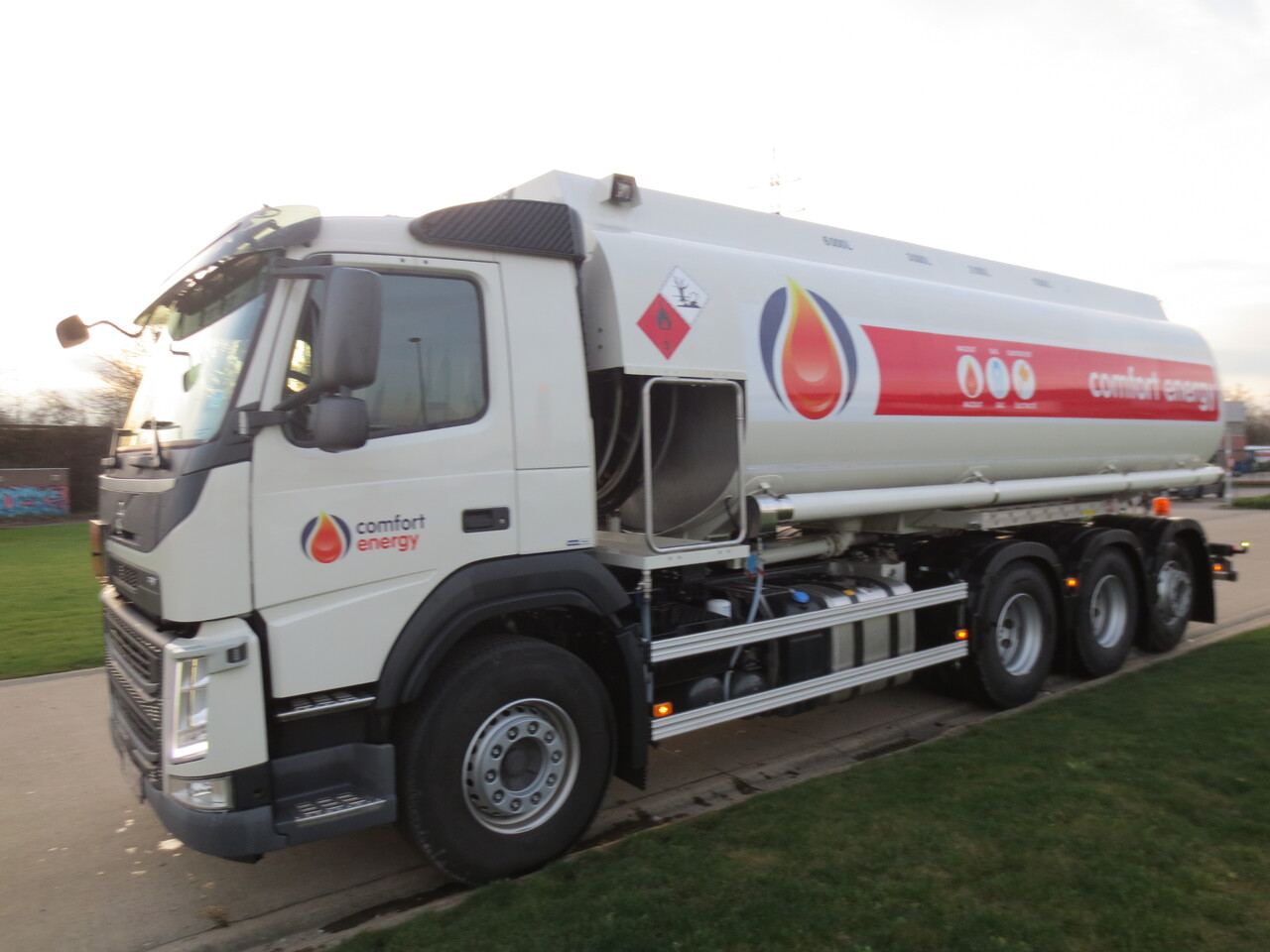 VOLVO FM - شاحنة صهريج: صورة 1 VOLVO FM - شاحنة صهريج: صورة 1