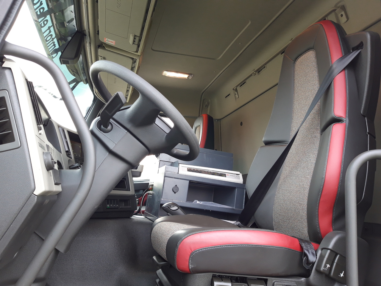 شاحنة صهريج VOLVO FM: صورة 8 شاحنة صهريج VOLVO FM: صورة 8