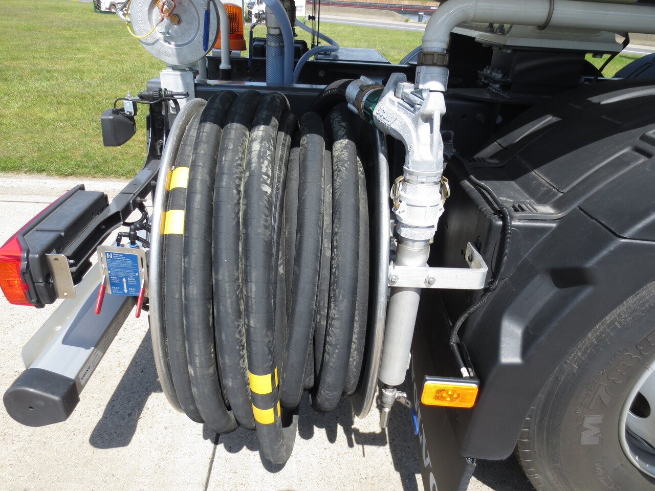 VOLVO FM - شاحنة صهريج: صورة 3 VOLVO FM - شاحنة صهريج: صورة 3