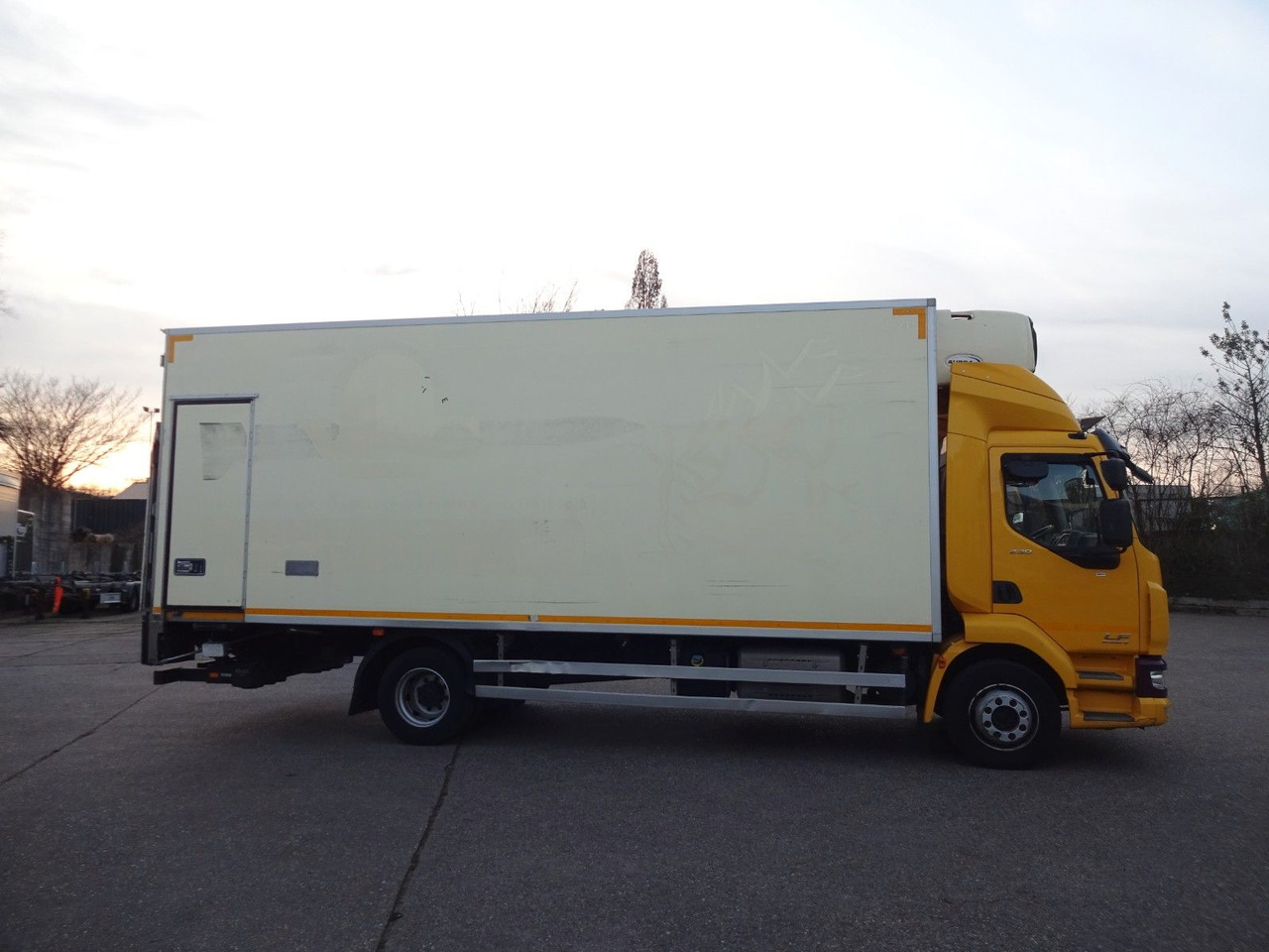 DAF LF 230, 12 T, LBW, doors, air conditioning, automatic, camera - شاحنة الفريزر: صورة 4 DAF LF 230, 12 T, LBW, doors, air conditioning, automatic, camera - شاحنة الفريزر: صورة 4