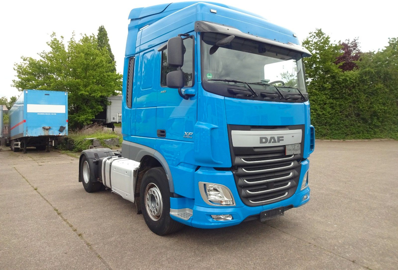 DAF XF 440, SC, Klima, 2 x Tank, Intarder, Standklim - وحدة جر: صورة 3 DAF XF 440, SC, Klima, 2 x Tank, Intarder, Standklim - وحدة جر: صورة 3