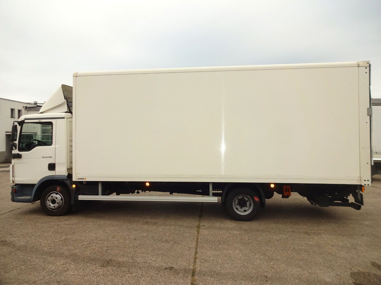 MAN TGL 8.190, LBW, Luft, Tempomat, Standheizung - شاحنة مغلقة الصندوق: صورة 4 MAN TGL 8.190, LBW, Luft, Tempomat, Standheizung - شاحنة مغلقة الصندوق: صورة 4