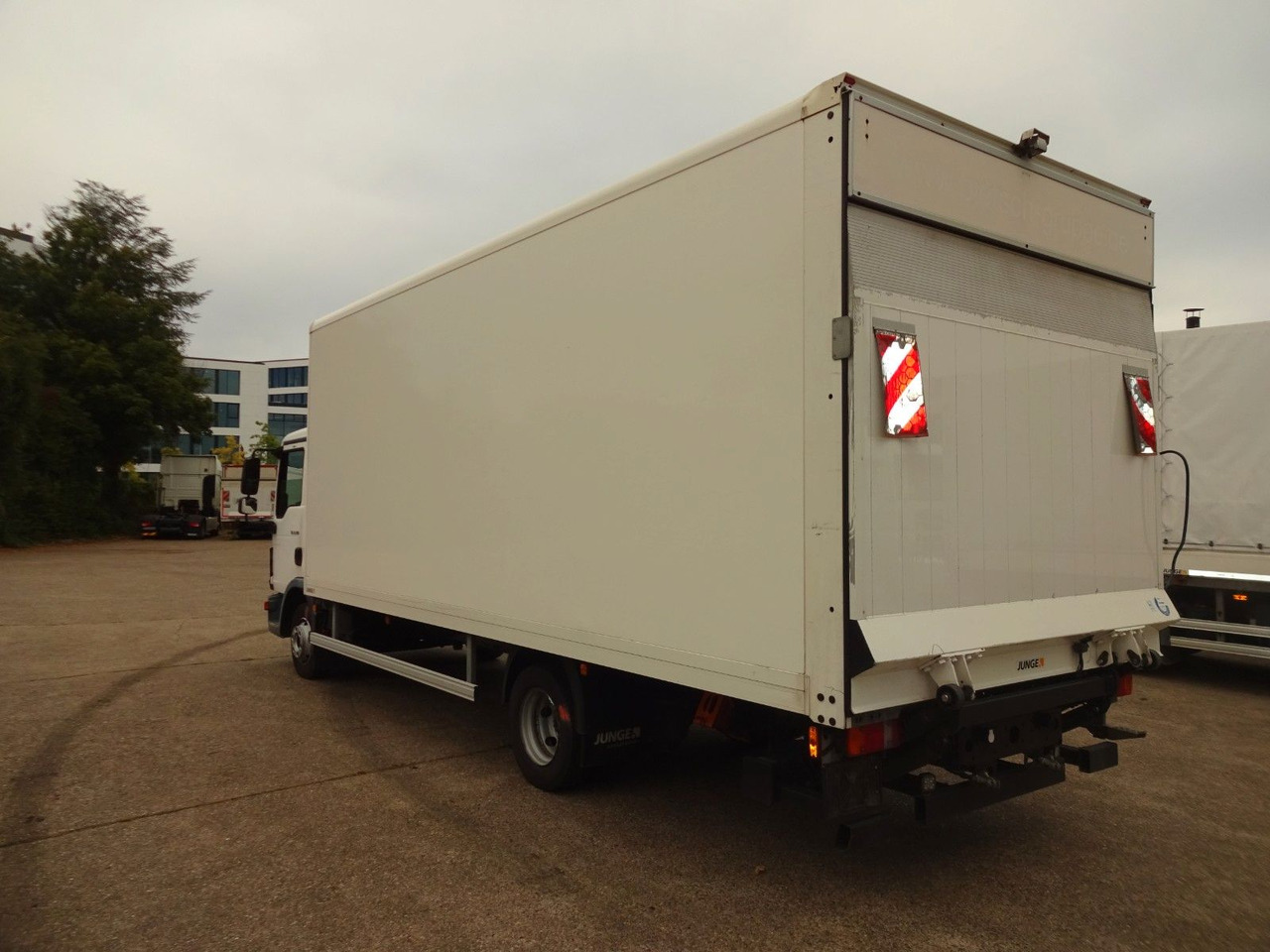 MAN TGL 8.190, LBW, Luft, Tempomat, Standheizung - شاحنة مغلقة الصندوق: صورة 5 MAN TGL 8.190, LBW, Luft, Tempomat, Standheizung - شاحنة مغلقة الصندوق: صورة 5