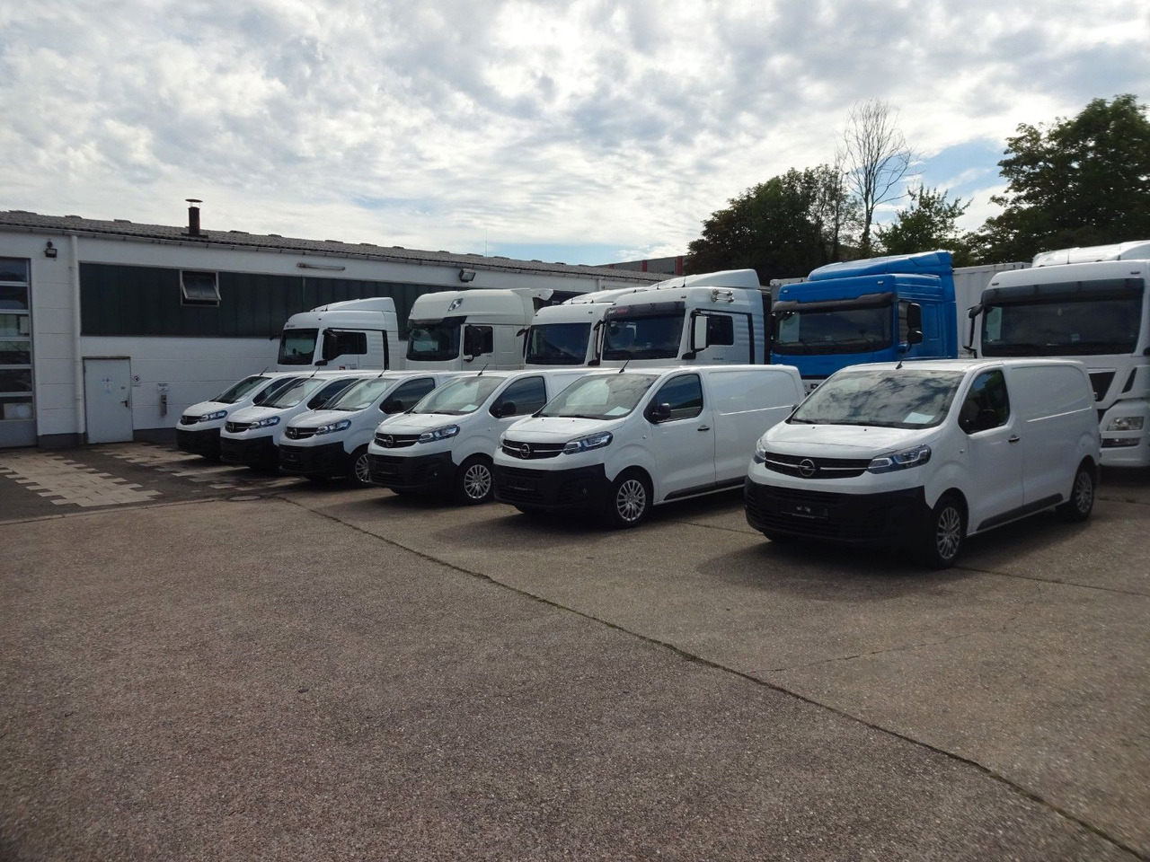 Opel 50 x Vivaro Kasten L1H1, Klima, PDC, - فان المدمجة: صورة 2 Opel 50 x Vivaro Kasten L1H1, Klima, PDC, - فان المدمجة: صورة 2