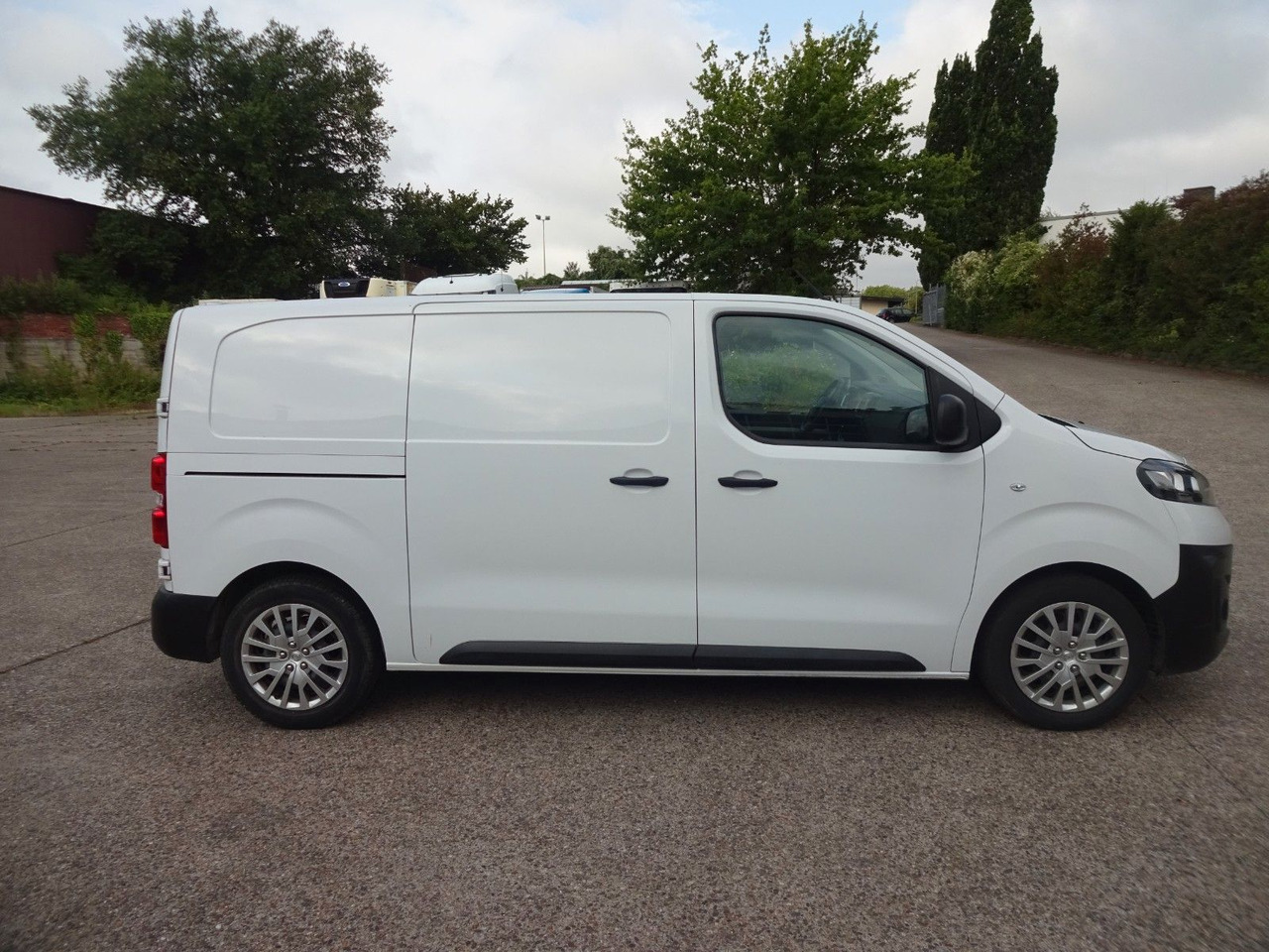 Opel Vivaro Kasten L1H1, Klima, PDC, Tempomat - فان المدمجة: صورة 4 Opel Vivaro Kasten L1H1, Klima, PDC, Tempomat - فان المدمجة: صورة 4