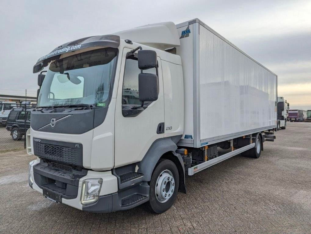 Volvo FL 210, 12tn., Isolirt, Autom, wie neu - شاحنة مقفلة: صورة 1 Volvo FL 210, 12tn., Isolirt, Autom, wie neu - شاحنة مقفلة: صورة 1