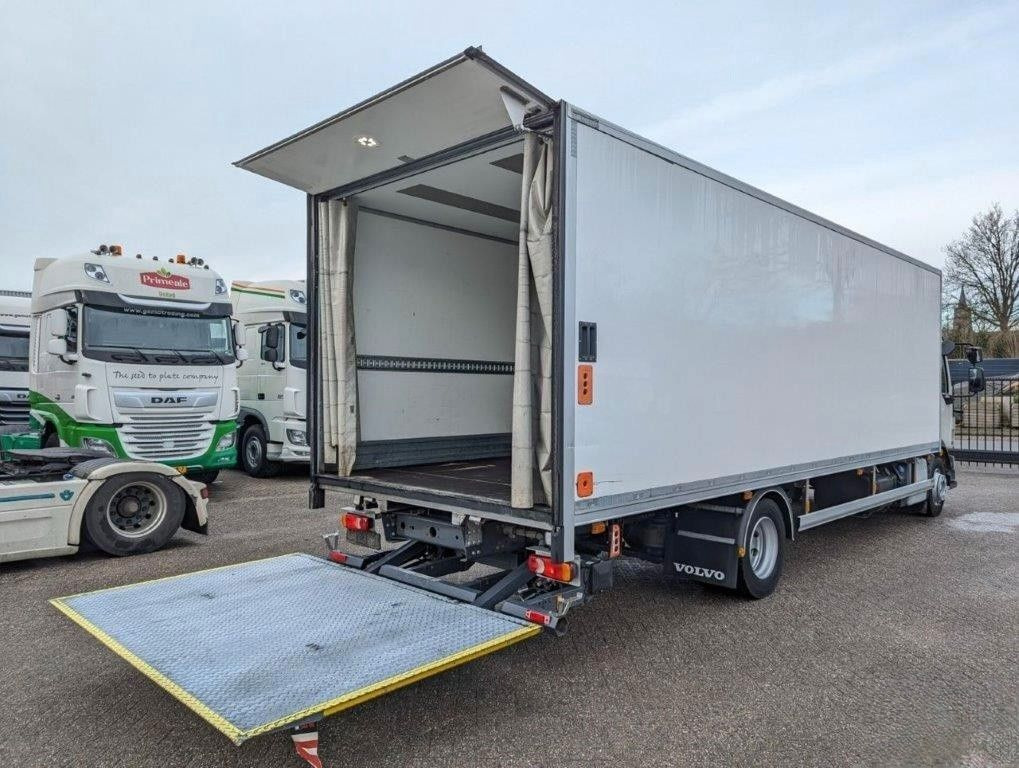 Volvo FL 210, 12tn., Isolirt, Autom, wie neu - شاحنة مقفلة: صورة 5 Volvo FL 210, 12tn., Isolirt, Autom, wie neu - شاحنة مقفلة: صورة 5