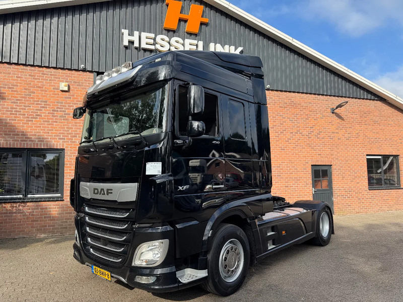 DAF XF 450 4X2 Space Cab EURO 6 D 582.560KM NL Truck, Top conditie - وحدة جر: صورة 1 DAF XF 450 4X2 Space Cab EURO 6 D 582.560KM NL Truck, Top conditie - وحدة جر: صورة 1