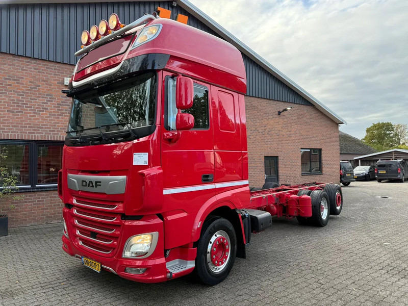 DAF XF 530 6X2 FAS Full air Alcoa Retarder Stuuras 7.6M Chassis NL Truck - شاحنة هيكل كابينة: صورة 1 DAF XF 530 6X2 FAS Full air Alcoa Retarder Stuuras 7.6M Chassis NL Truck - شاحنة هيكل كابينة: صورة 1