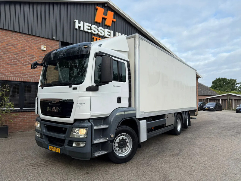 MAN TGS 26.320 EEV Koffer Stuuras AHK 3.000KG LBW 370.859 KM! NL Truck - شاحنة مقفلة: صورة 1 MAN TGS 26.320 EEV Koffer Stuuras AHK 3.000KG LBW 370.859 KM! NL Truck - شاحنة مقفلة: صورة 1