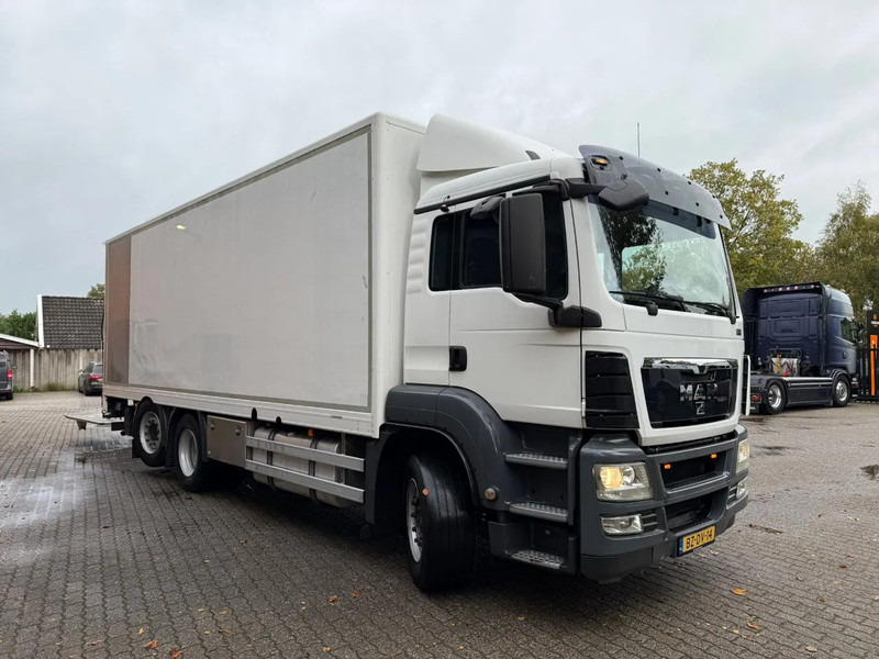 MAN TGS 26.320 Koffer Stuuras AHK 2.500KG LBW 319.460KM! NL Truck - شاحنة مقفلة: صورة 2 MAN TGS 26.320 Koffer Stuuras AHK 2.500KG LBW 319.460KM! NL Truck - شاحنة مقفلة: صورة 2