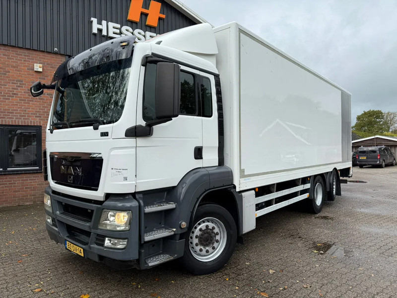 MAN TGS 26.320 Koffer Stuuras AHK 2.500KG LBW 319.460KM! NL Truck - شاحنة مقفلة: صورة 1 MAN TGS 26.320 Koffer Stuuras AHK 2.500KG LBW 319.460KM! NL Truck - شاحنة مقفلة: صورة 1