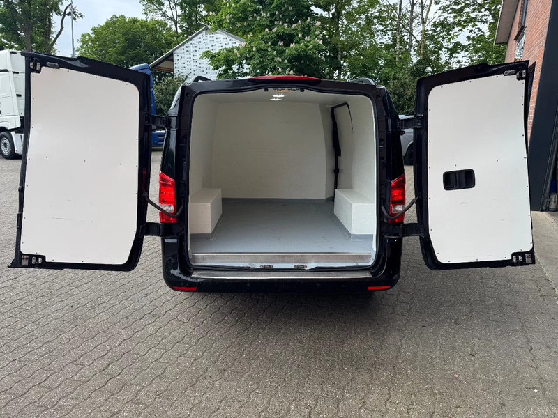 Mercedes-Benz Vito 114 CDI AUT Lang Airco Navi Leder Isolierte kasten APK 02/2026 261.710KM - فان المدمجة: صورة 5 Mercedes-Benz Vito 114 CDI AUT Lang Airco Navi Leder Isolierte kasten APK 02/2026 261.710KM - فان المدمجة: صورة 5