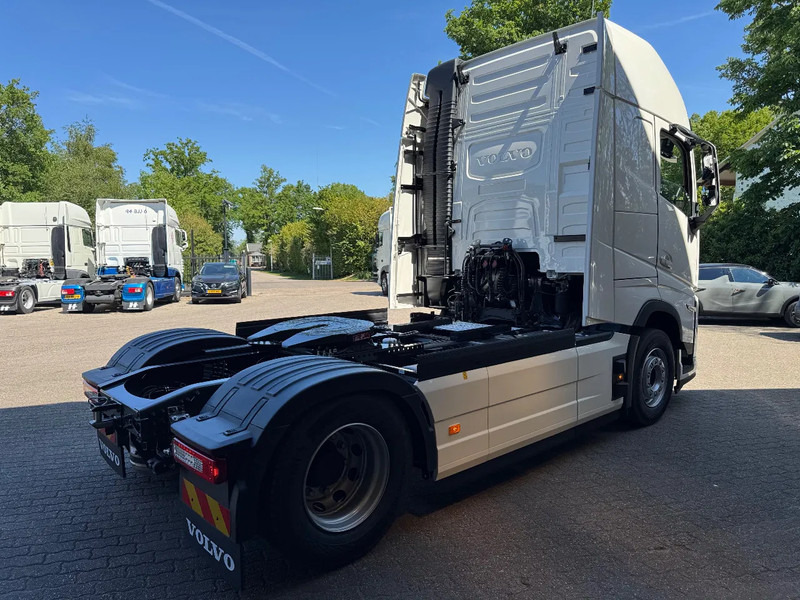 Volvo FH 500 AERO NEW! 9 Ton Vooras Globetrotter XL, PTO, ACC, Standairco, 2 tanks, LED - وحدة جر: صورة 4 Volvo FH 500 AERO NEW! 9 Ton Vooras Globetrotter XL, PTO, ACC, Standairco, 2 tanks, LED - وحدة جر: صورة 4