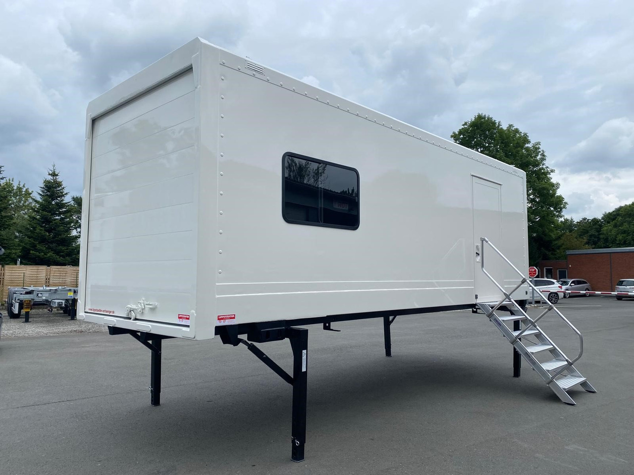 Krone MIT FENSTER UND TÜR als mobiler Aufenthaltsraum, LACK NEU! - حاوية قابلة للتبديل- صندوق: صورة 1 Krone MIT FENSTER UND TÜR als mobiler Aufenthaltsraum, LACK NEU! - حاوية قابلة للتبديل- صندوق: صورة 1