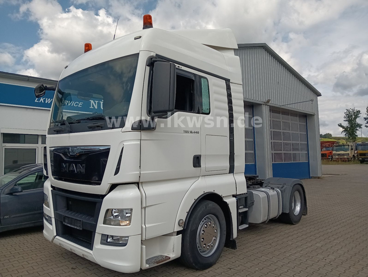 MAN TGX 18:440 FLT XLX 2xTank Klima Spoiler Kühlbox MAN TGX 18:440 FLT XLX 2xTank Klima Spoiler Kühlbox - وحدة جر: صورة 2 MAN TGX 18:440 FLT XLX 2xTank Klima Spoiler Kühlbox MAN TGX 18:440 FLT XLX 2xTank Klima Spoiler Kühlbox - وحدة جر: صورة 2