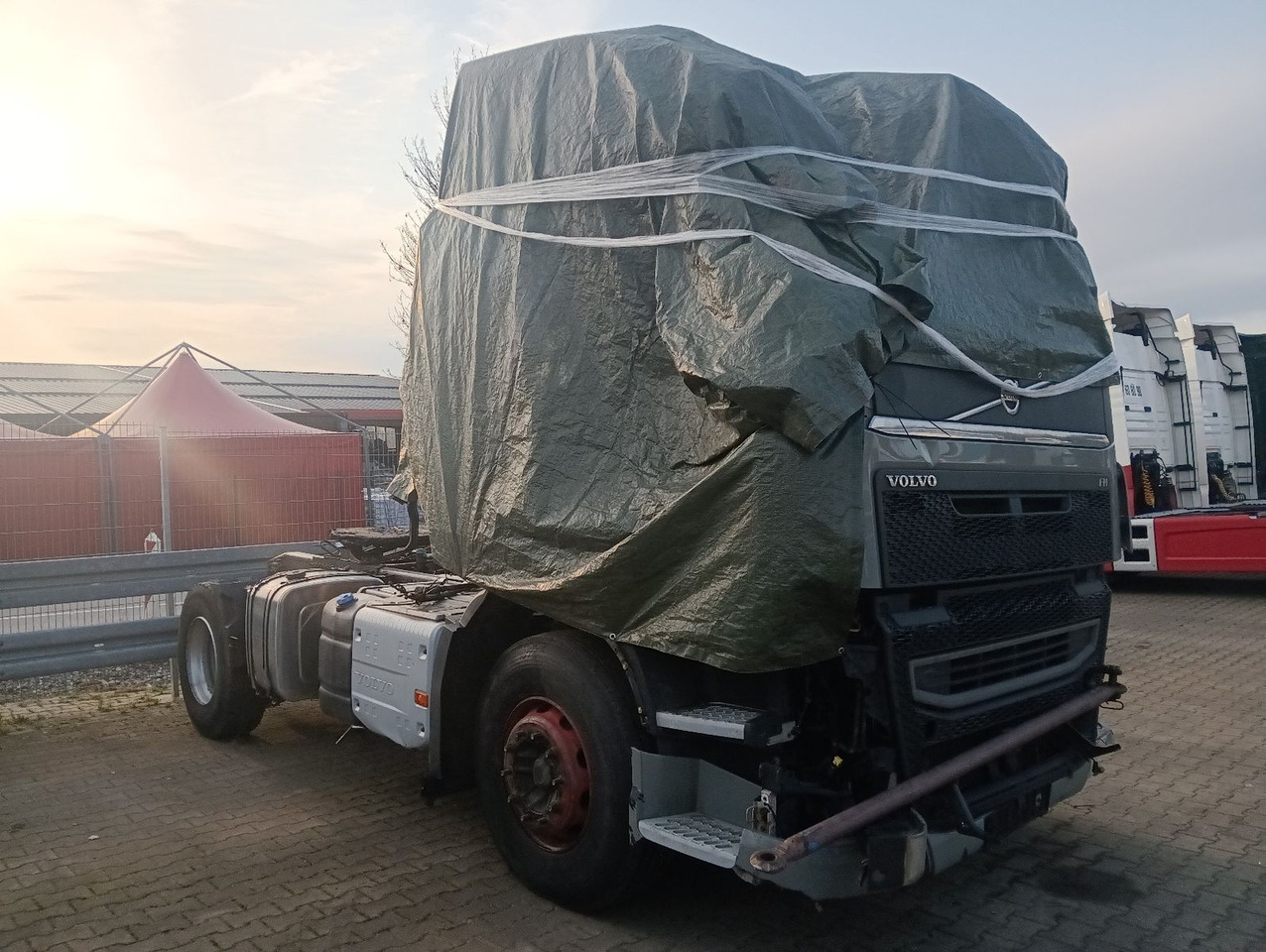 Volvo FH 500 Globe CRAWLER Hydr.,Luft/Luft Motor läuft - وحدة جر: صورة 1 Volvo FH 500 Globe CRAWLER Hydr.,Luft/Luft Motor läuft - وحدة جر: صورة 1